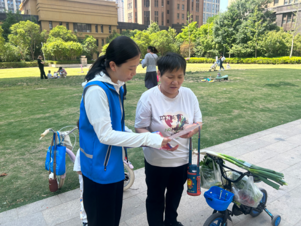 邦乾配倍 南苑街道狄林社区开展民政救助政策宣讲活动